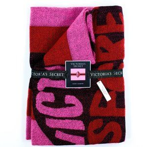 VICTORIA’S SECRET Flirt Lips Knit Throw Blanket